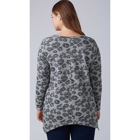 Lane Bryant Floral Sharkbite vneck  top Gray Size 18/20 - Picture 3 of 9